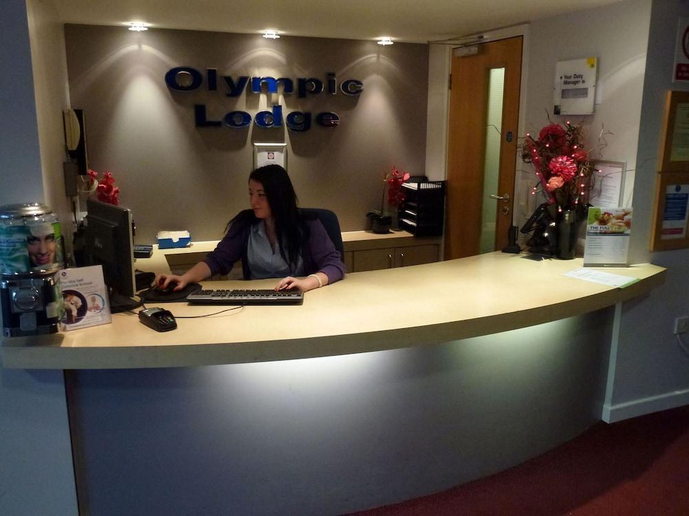The Olympic Lodge Aylesbury  Ngoại thất bức ảnh