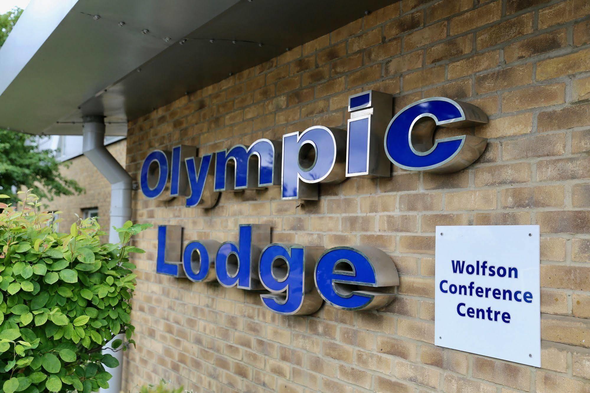The Olympic Lodge Aylesbury  Ngoại thất bức ảnh