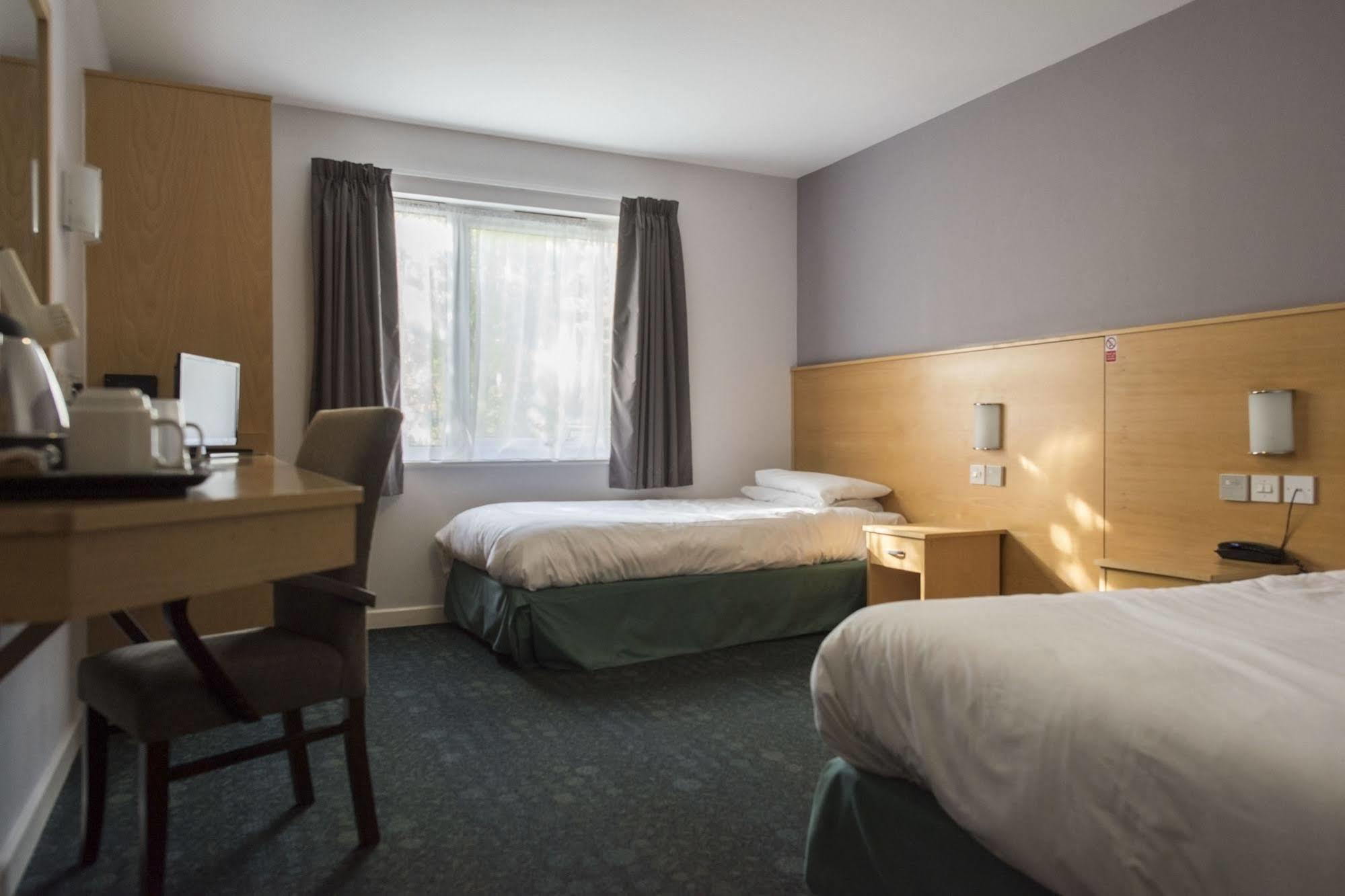 The Olympic Lodge Aylesbury  Ngoại thất bức ảnh