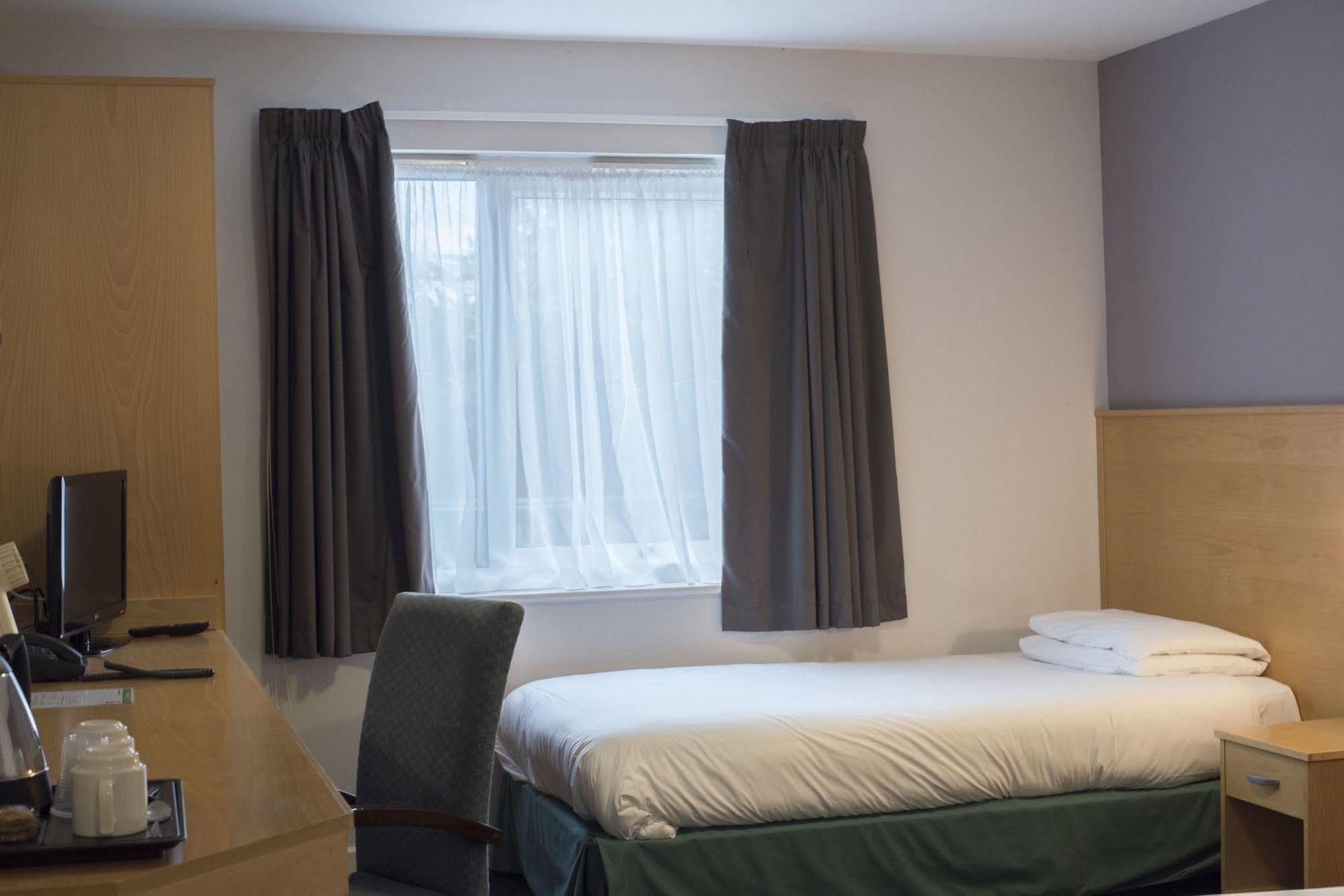 The Olympic Lodge Aylesbury  Ngoại thất bức ảnh