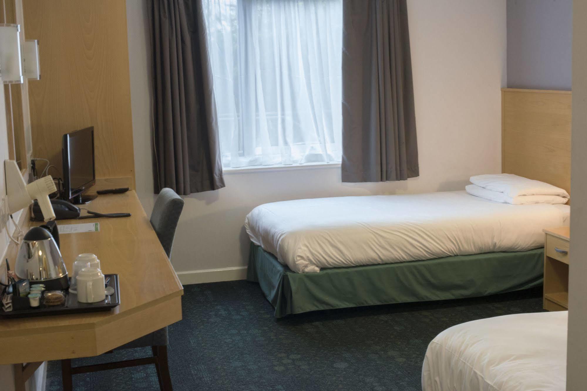 The Olympic Lodge Aylesbury  Ngoại thất bức ảnh